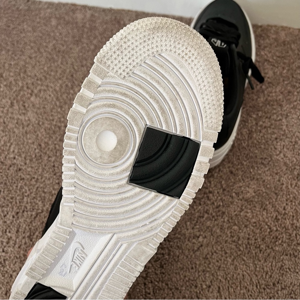 Nike Women's Black and White Sneakers - Picture 8 of 10